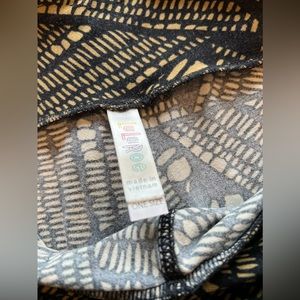 🖤LLR🖤super soft and cute geometric print leggings